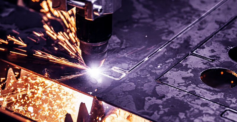 Torta plasma CNC in timpul taierii tablei